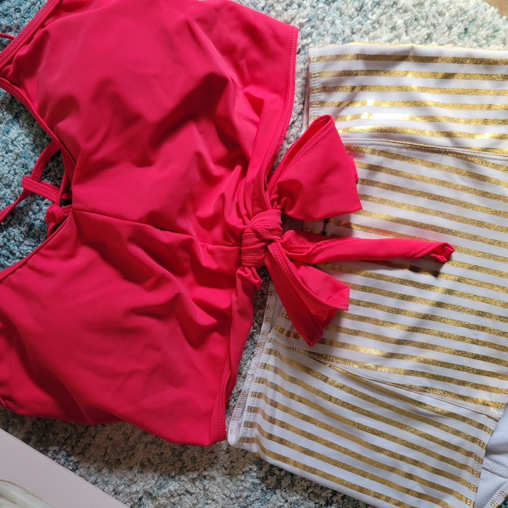 KORTNI JEANE: hibiscus tie up top - Picture 2 of 6